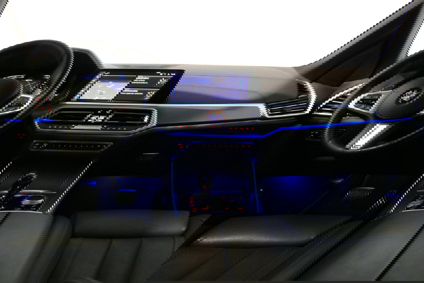 BMW X5 xDrive45e M Sport / Maxton Design Bodykit V.2 / Panoramadak / Achterasbesturing / BMW Laser Light / Elektr. verstelbare voorstoelen + memory / Stoelkoeling + -verwarming / Soft Close / Ambienteverlichting / HUD / Rondomzichtcamera / Apple Carplay - Androi