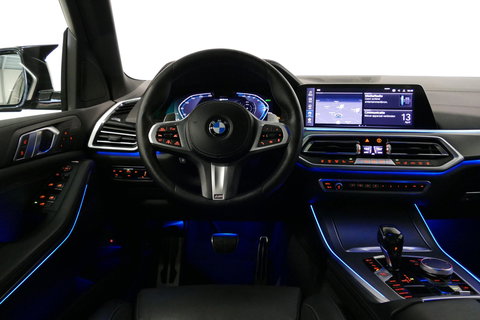 BMW X5 xDrive45e M Sport / Maxton Design Bodykit V.2 / Panoramadak / Achterasbesturing / BMW Laser Light / Elektr. verstelbare voorstoelen + memory / Stoelkoeling + -verwarming / Soft Close / Ambienteverlichting / HUD / Rondomzichtcamera / Apple Carplay - Androi