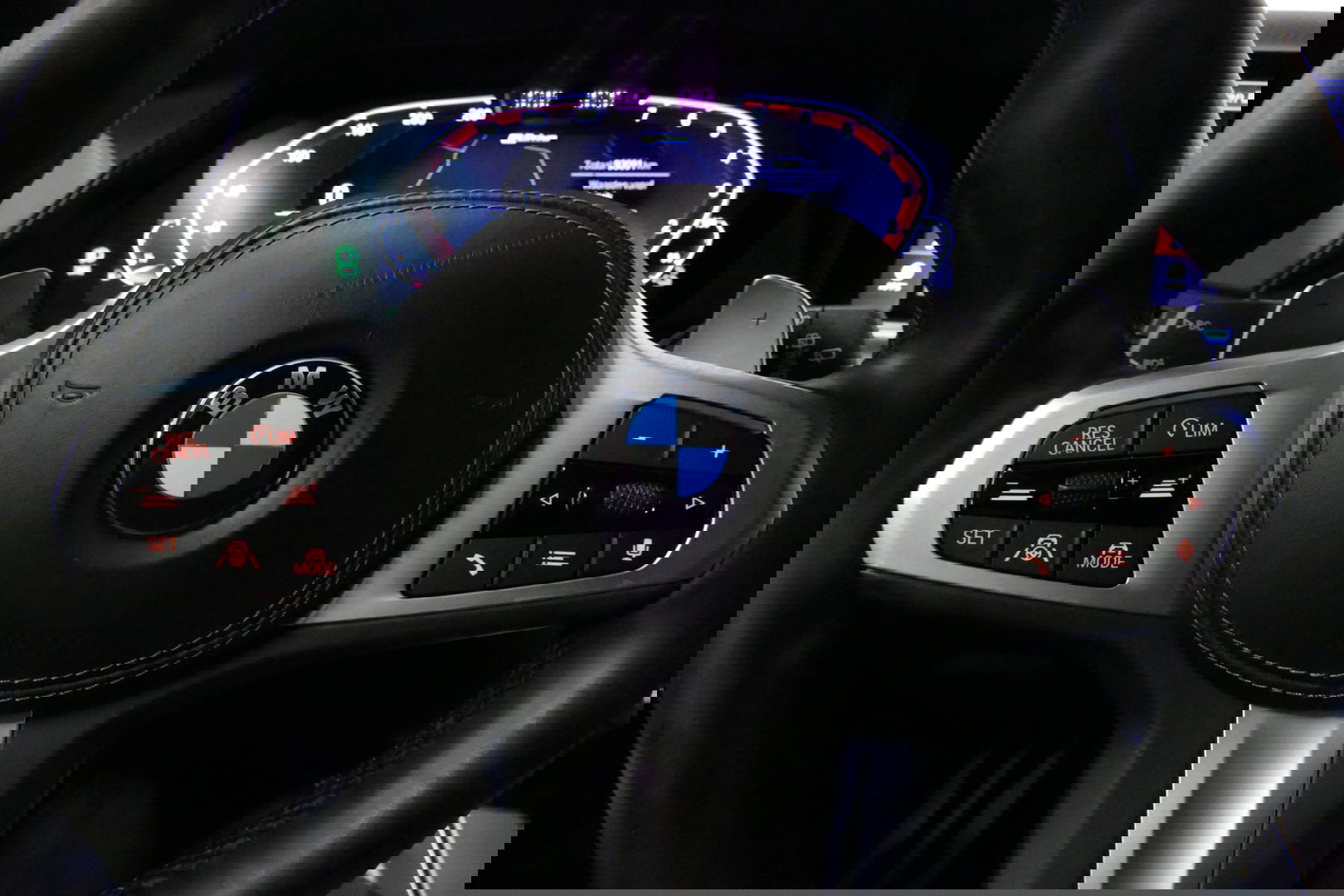 BMW X5 xDrive45e M Sport / Maxton Design Bodykit V.2 / Panoramadak / Achterasbesturing / BMW Laser Light / Elektr. verstelbare voorstoelen + memory / Stoelkoeling + -verwarming / Soft Close / Ambienteverlichting / HUD / Rondomzichtcamera / Apple Carplay - Androi