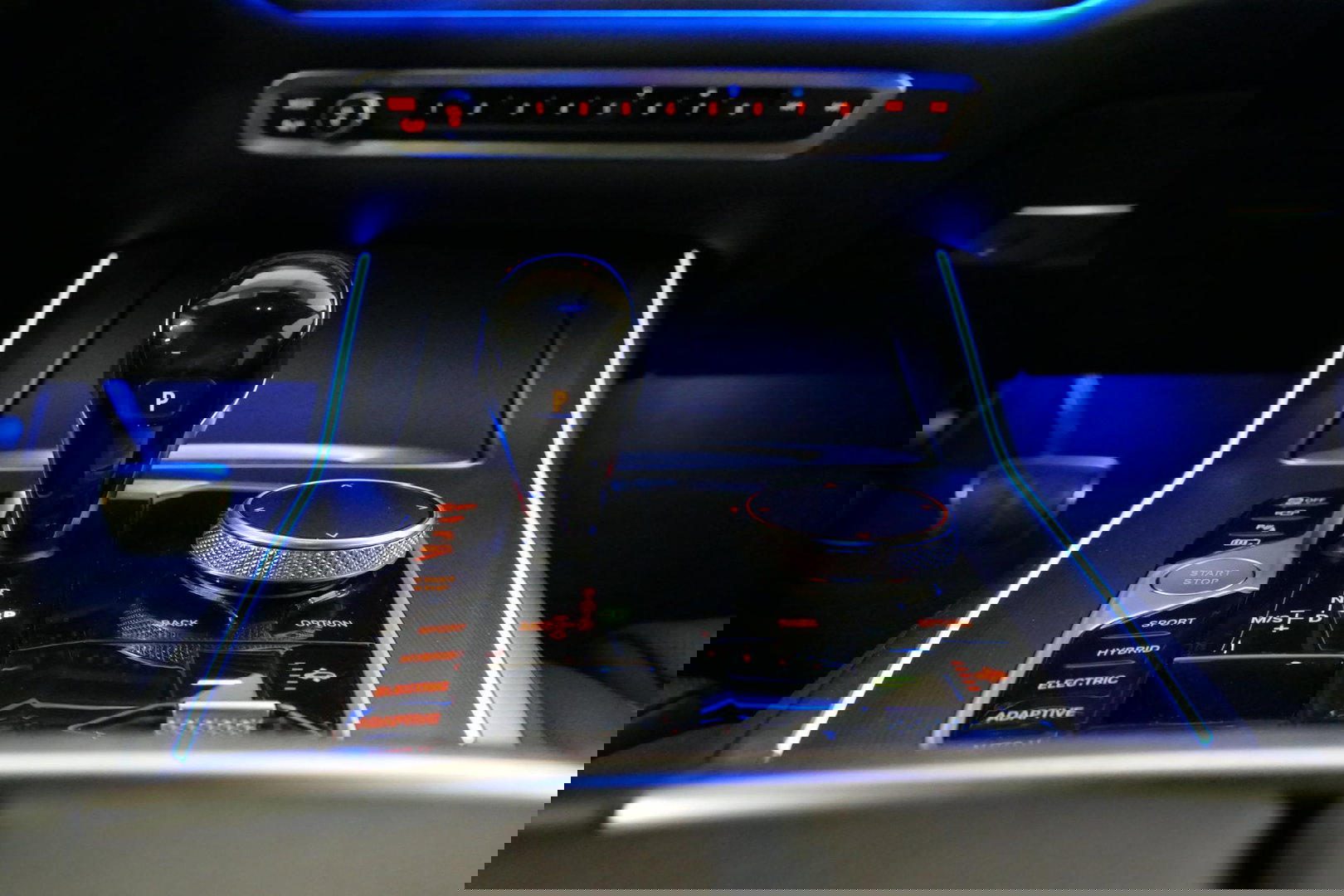 BMW X5 xDrive45e M Sport / Maxton Design Bodykit V.2 / Panoramadak / Achterasbesturing / BMW Laser Light / Elektr. verstelbare voorstoelen + memory / Stoelkoeling + -verwarming / Soft Close / Ambienteverlichting / HUD / Rondomzichtcamera / Apple Carplay - Androi