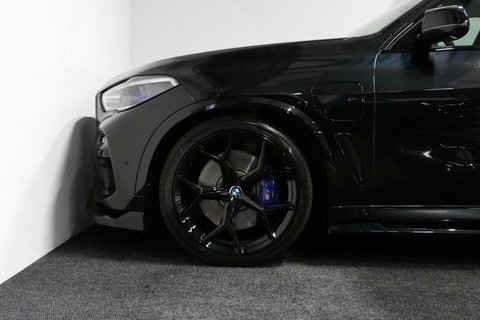 BMW X5 xDrive45e M Sport / Maxton Design Bodykit V.2 / Panoramadak / Achterasbesturing / BMW Laser Light / Elektr. verstelbare voorstoelen + memory / Stoelkoeling + -verwarming / Soft Close / Ambienteverlichting / HUD / Rondomzichtcamera / Apple Carplay - Androi