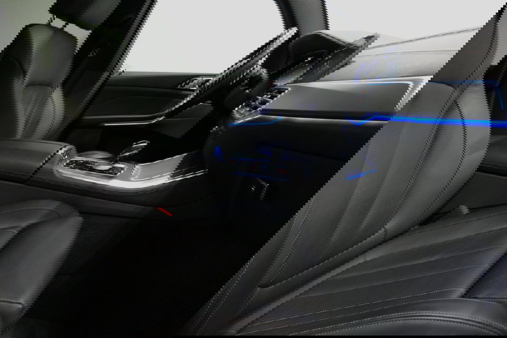 BMW X5 xDrive45e M Sport / Maxton Design Bodykit V.2 / Panoramadak / Achterasbesturing / BMW Laser Light / Elektr. verstelbare voorstoelen + memory / Stoelkoeling + -verwarming / Soft Close / Ambienteverlichting / HUD / Rondomzichtcamera / Apple Carplay - Androi