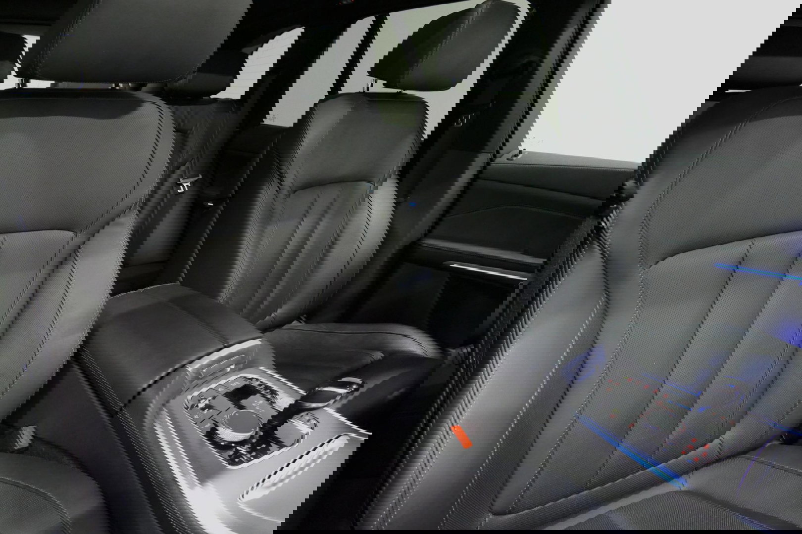 BMW X5 xDrive45e M Sport / Maxton Design Bodykit V.2 / Panoramadak / Achterasbesturing / BMW Laser Light / Elektr. verstelbare voorstoelen + memory / Stoelkoeling + -verwarming / Soft Close / Ambienteverlichting / HUD / Rondomzichtcamera / Apple Carplay - Androi