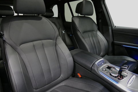 BMW X5 xDrive45e M Sport / Maxton Design Bodykit V.2 / Panoramadak / Achterasbesturing / BMW Laser Light / Elektr. verstelbare voorstoelen + memory / Stoelkoeling + -verwarming / Soft Close / Ambienteverlichting / HUD / Rondomzichtcamera / Apple Carplay - Androi