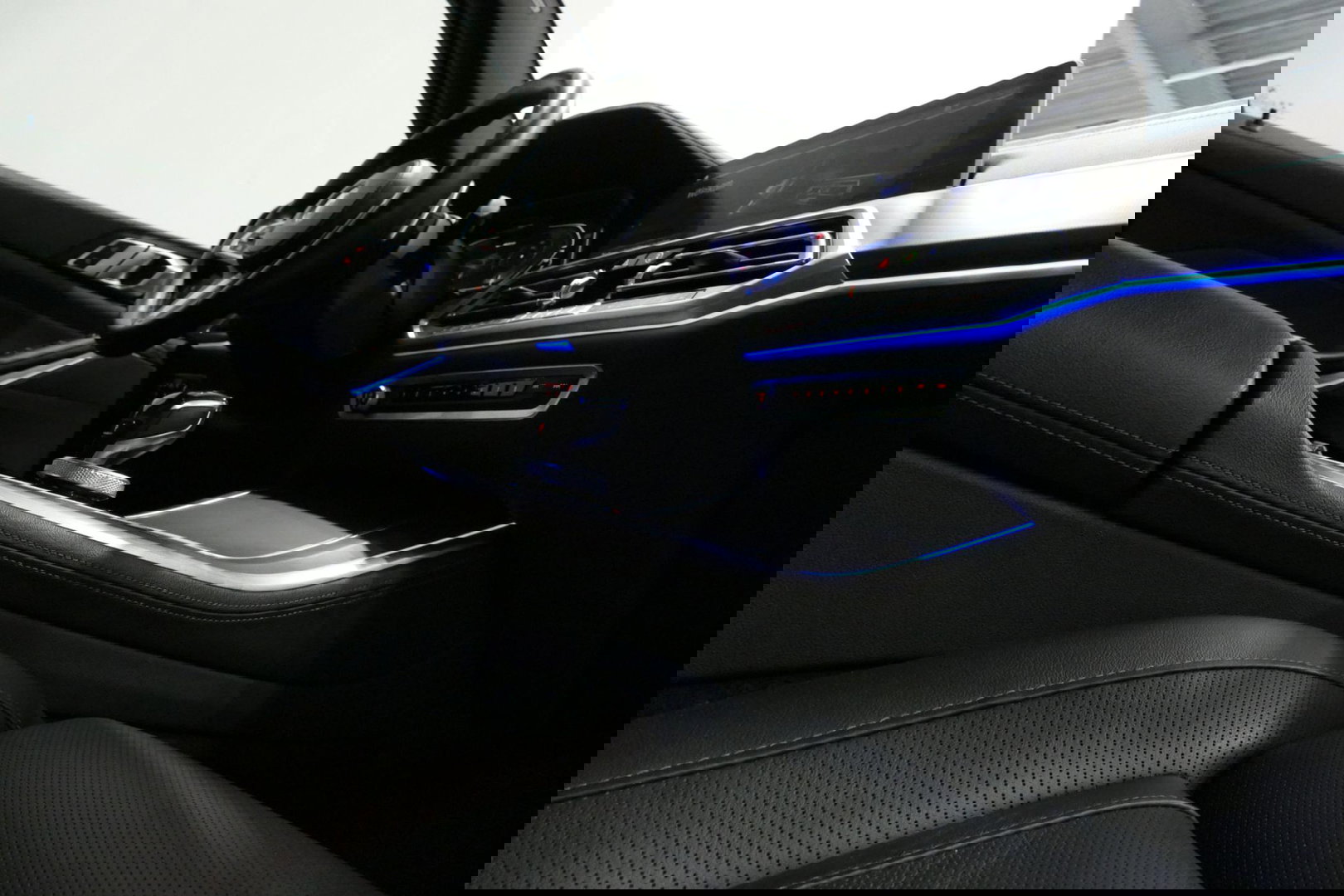 BMW X5 xDrive45e M Sport / Maxton Design Bodykit V.2 / Panoramadak / Achterasbesturing / BMW Laser Light / Elektr. verstelbare voorstoelen + memory / Stoelkoeling + -verwarming / Soft Close / Ambienteverlichting / HUD / Rondomzichtcamera / Apple Carplay - Androi