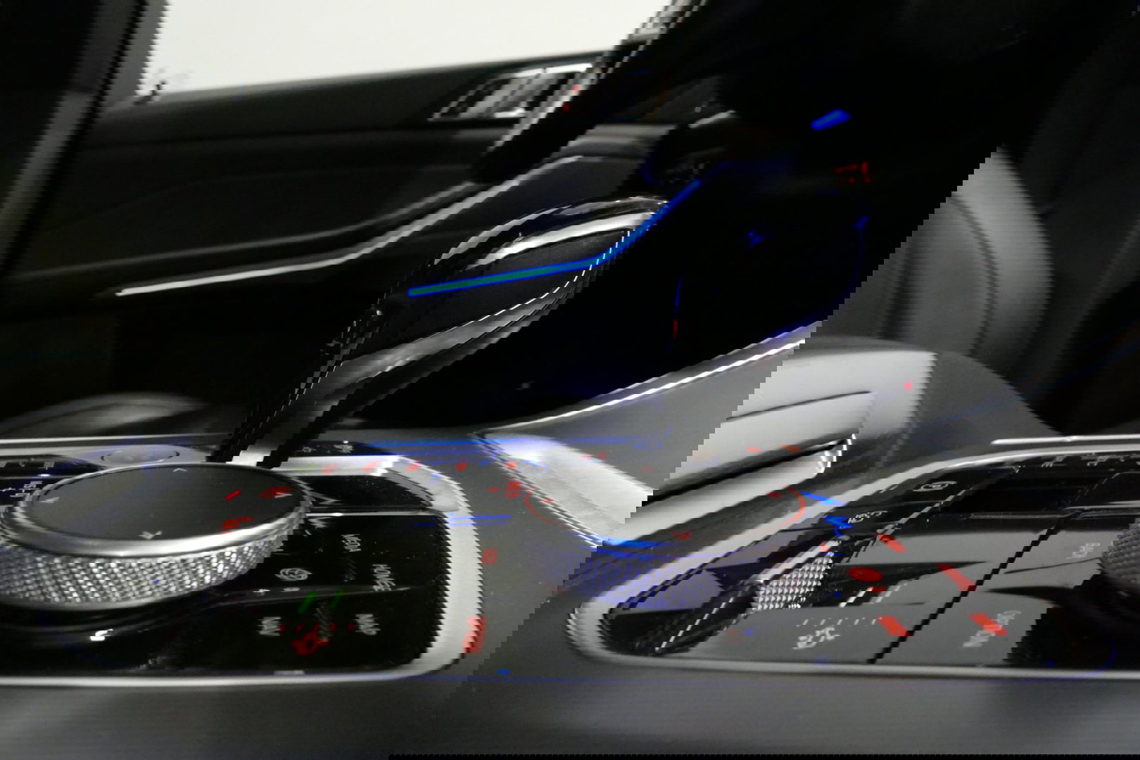 BMW X5 xDrive45e M Sport / Maxton Design Bodykit V.2 / Panoramadak / Achterasbesturing / BMW Laser Light / Elektr. verstelbare voorstoelen + memory / Stoelkoeling + -verwarming / Soft Close / Ambienteverlichting / HUD / Rondomzichtcamera / Apple Carplay - Androi