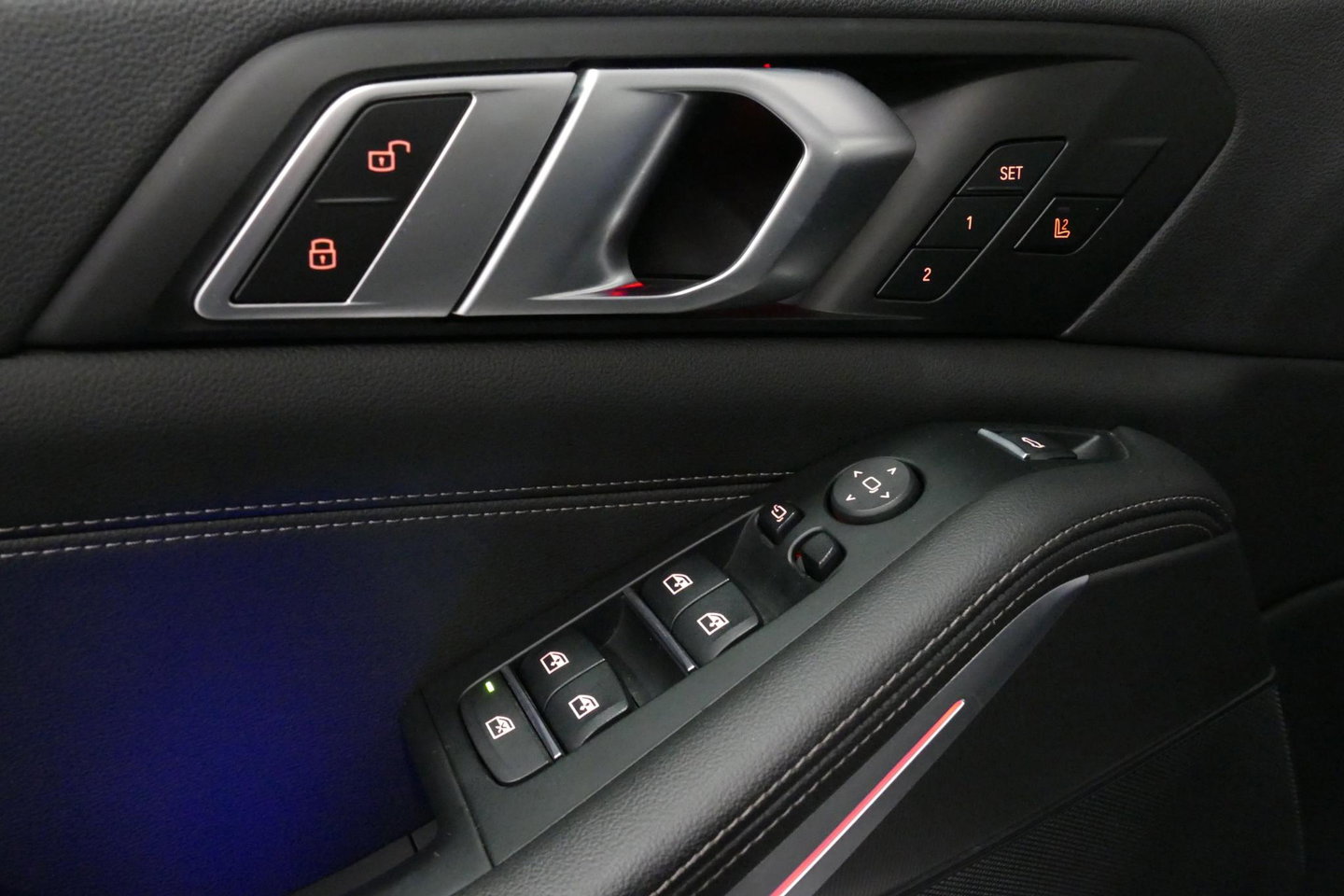 BMW X5 xDrive45e M Sport / Maxton Design Bodykit V.2 / Panoramadak / Achterasbesturing / BMW Laser Light / Elektr. verstelbare voorstoelen + memory / Stoelkoeling + -verwarming / Soft Close / Ambienteverlichting / HUD / Rondomzichtcamera / Apple Carplay - Androi