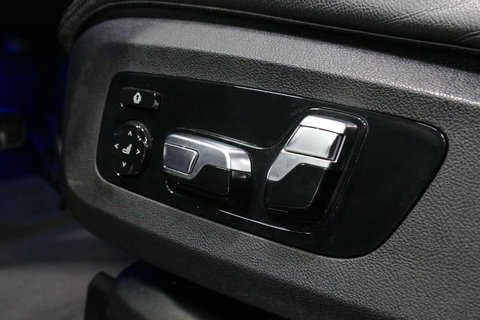 BMW X5 xDrive45e M Sport / Maxton Design Bodykit V.2 / Panoramadak / Achterasbesturing / BMW Laser Light / Elektr. verstelbare voorstoelen + memory / Stoelkoeling + -verwarming / Soft Close / Ambienteverlichting / HUD / Rondomzichtcamera / Apple Carplay - Androi