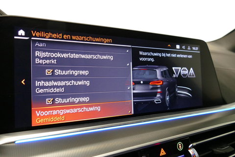 BMW X5 xDrive45e M Sport / Maxton Design Bodykit V.2 / Panoramadak / Achterasbesturing / BMW Laser Light / Elektr. verstelbare voorstoelen + memory / Stoelkoeling + -verwarming / Soft Close / Ambienteverlichting / HUD / Rondomzichtcamera / Apple Carplay - Androi