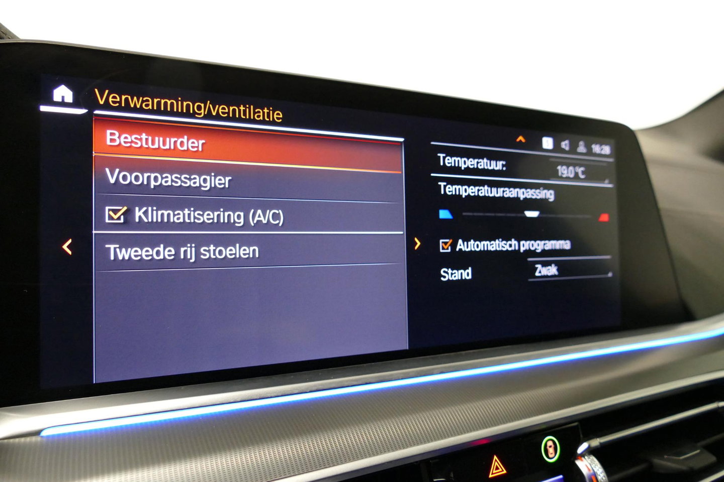 BMW X5 xDrive45e M Sport / Maxton Design Bodykit V.2 / Panoramadak / Achterasbesturing / BMW Laser Light / Elektr. verstelbare voorstoelen + memory / Stoelkoeling + -verwarming / Soft Close / Ambienteverlichting / HUD / Rondomzichtcamera / Apple Carplay - Androi