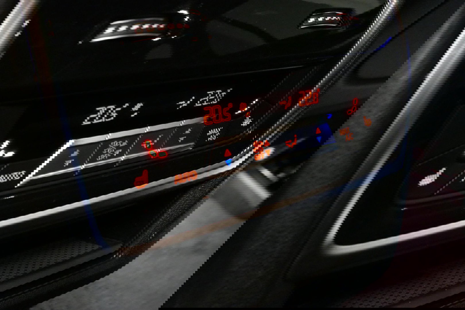 BMW X5 xDrive45e M Sport / Maxton Design Bodykit V.2 / Panoramadak / Achterasbesturing / BMW Laser Light / Elektr. verstelbare voorstoelen + memory / Stoelkoeling + -verwarming / Soft Close / Ambienteverlichting / HUD / Rondomzichtcamera / Apple Carplay - Androi