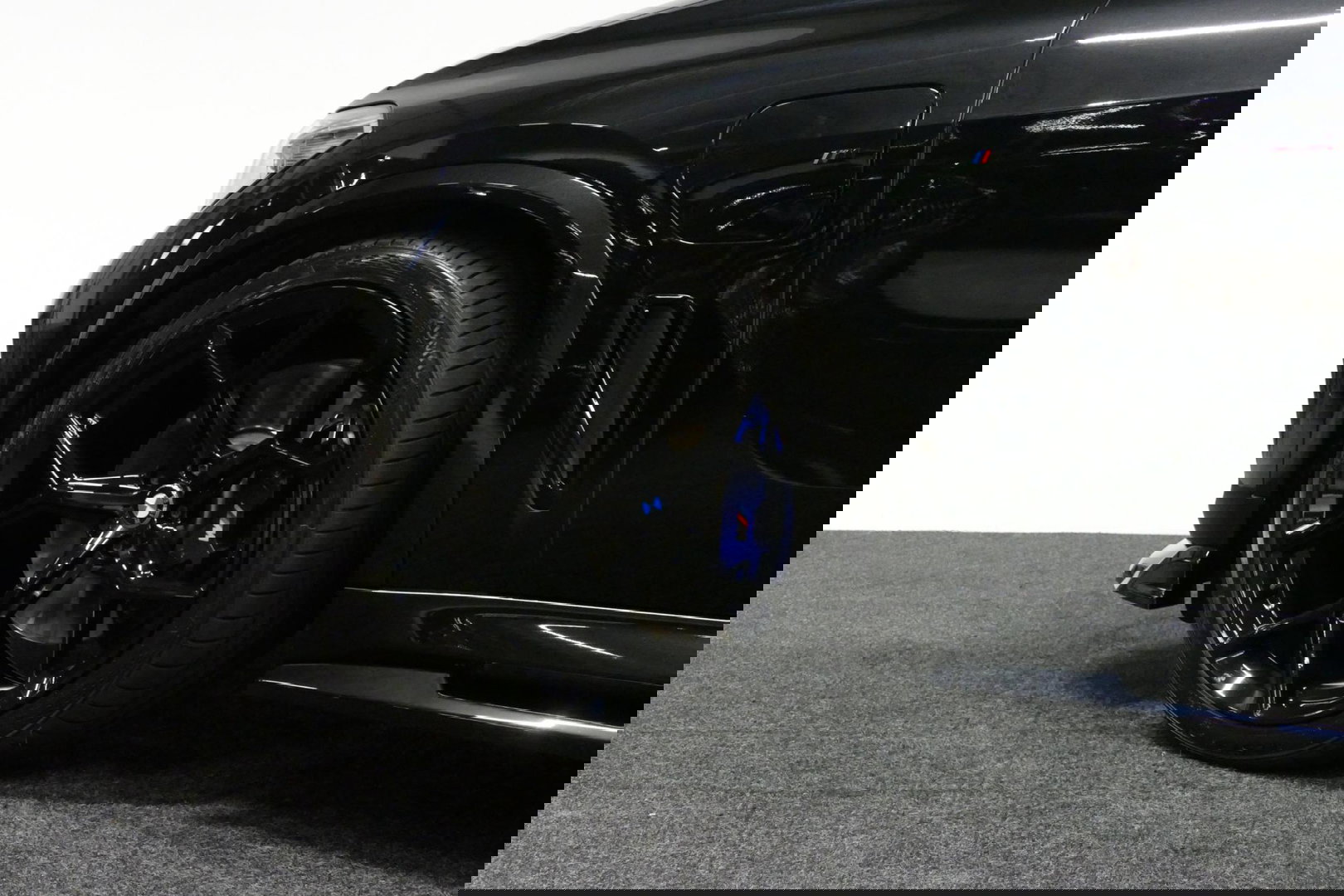 BMW X5 xDrive45e M Sport / Maxton Design Bodykit V.2 / Panoramadak / Achterasbesturing / BMW Laser Light / Elektr. verstelbare voorstoelen + memory / Stoelkoeling + -verwarming / Soft Close / Ambienteverlichting / HUD / Rondomzichtcamera / Apple Carplay - Androi