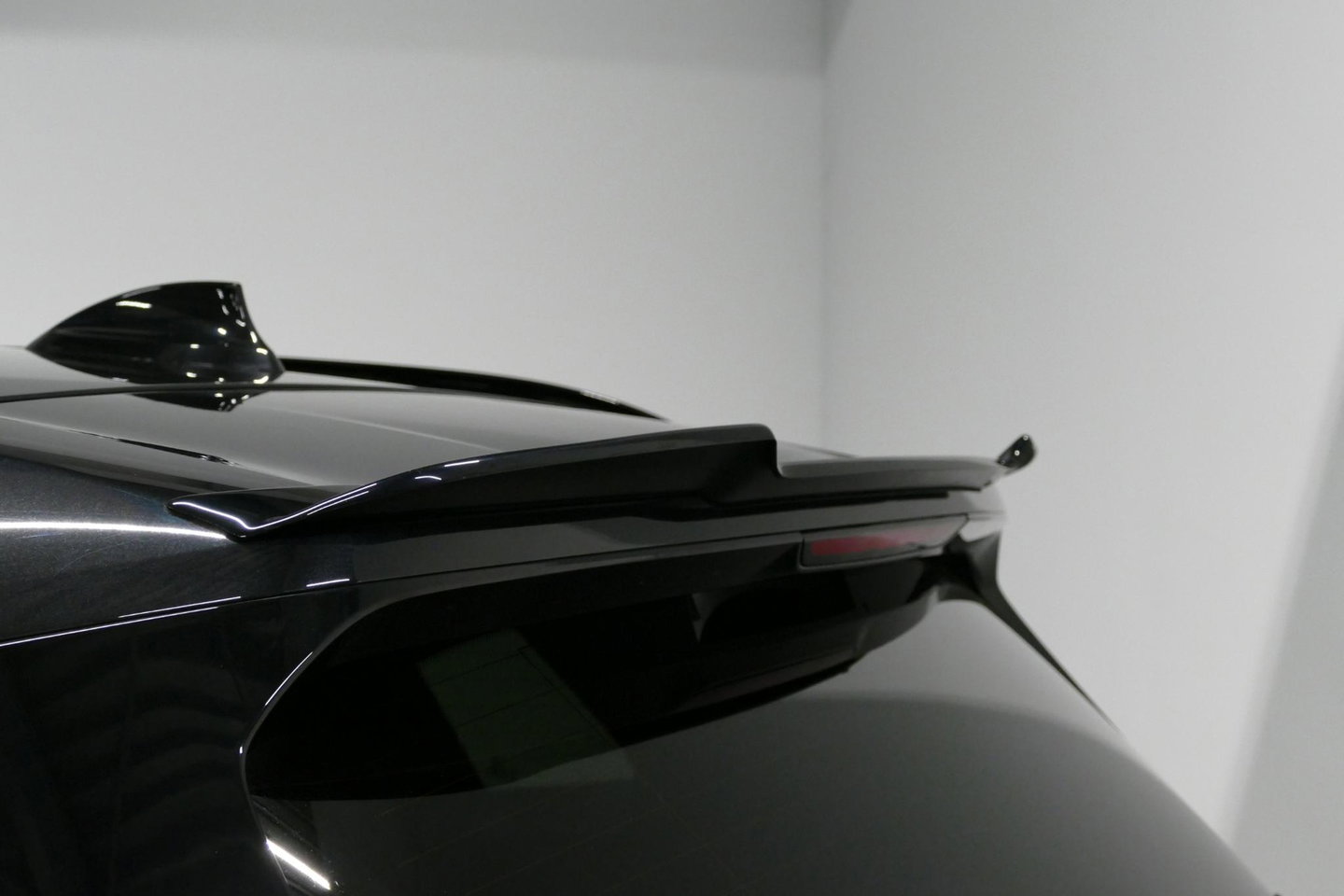 BMW X5 xDrive45e M Sport / Maxton Design Bodykit V.2 / Panoramadak / Achterasbesturing / BMW Laser Light / Elektr. verstelbare voorstoelen + memory / Stoelkoeling + -verwarming / Soft Close / Ambienteverlichting / HUD / Rondomzichtcamera / Apple Carplay - Androi