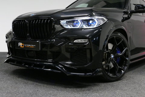 BMW X5 xDrive45e M Sport / Maxton Design Bodykit V.2 / Panoramadak / Achterasbesturing / BMW Laser Light / Elektr. verstelbare voorstoelen + memory / Stoelkoeling + -verwarming / Soft Close / Ambienteverlichting / HUD / Rondomzichtcamera / Apple Carplay - Androi