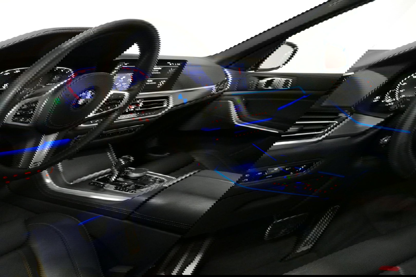 BMW X5 xDrive45e M Sport / Maxton Design Bodykit V.2 / Panoramadak / Achterasbesturing / BMW Laser Light / Elektr. verstelbare voorstoelen + memory / Stoelkoeling + -verwarming / Soft Close / Ambienteverlichting / HUD / Rondomzichtcamera / Apple Carplay - Androi