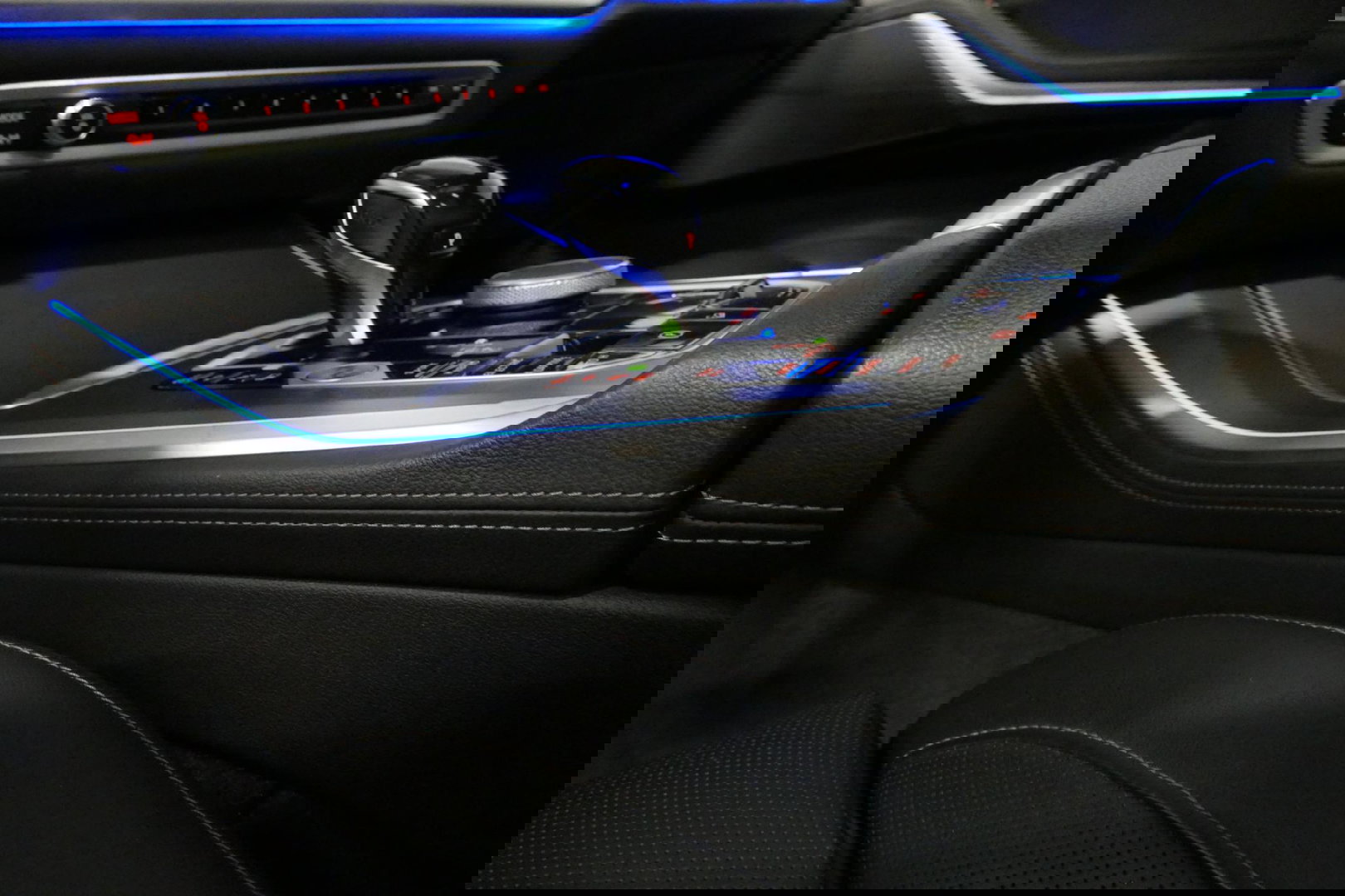 BMW X5 xDrive45e M Sport / Maxton Design Bodykit V.2 / Panoramadak / Achterasbesturing / BMW Laser Light / Elektr. verstelbare voorstoelen + memory / Stoelkoeling + -verwarming / Soft Close / Ambienteverlichting / HUD / Rondomzichtcamera / Apple Carplay - Androi