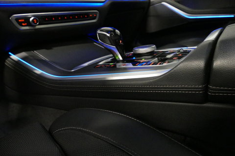 BMW X5 xDrive45e M Sport / Maxton Design Bodykit V.2 / Panoramadak / Achterasbesturing / BMW Laser Light / Elektr. verstelbare voorstoelen + memory / Stoelkoeling + -verwarming / Soft Close / Ambienteverlichting / HUD / Rondomzichtcamera / Apple Carplay - Androi