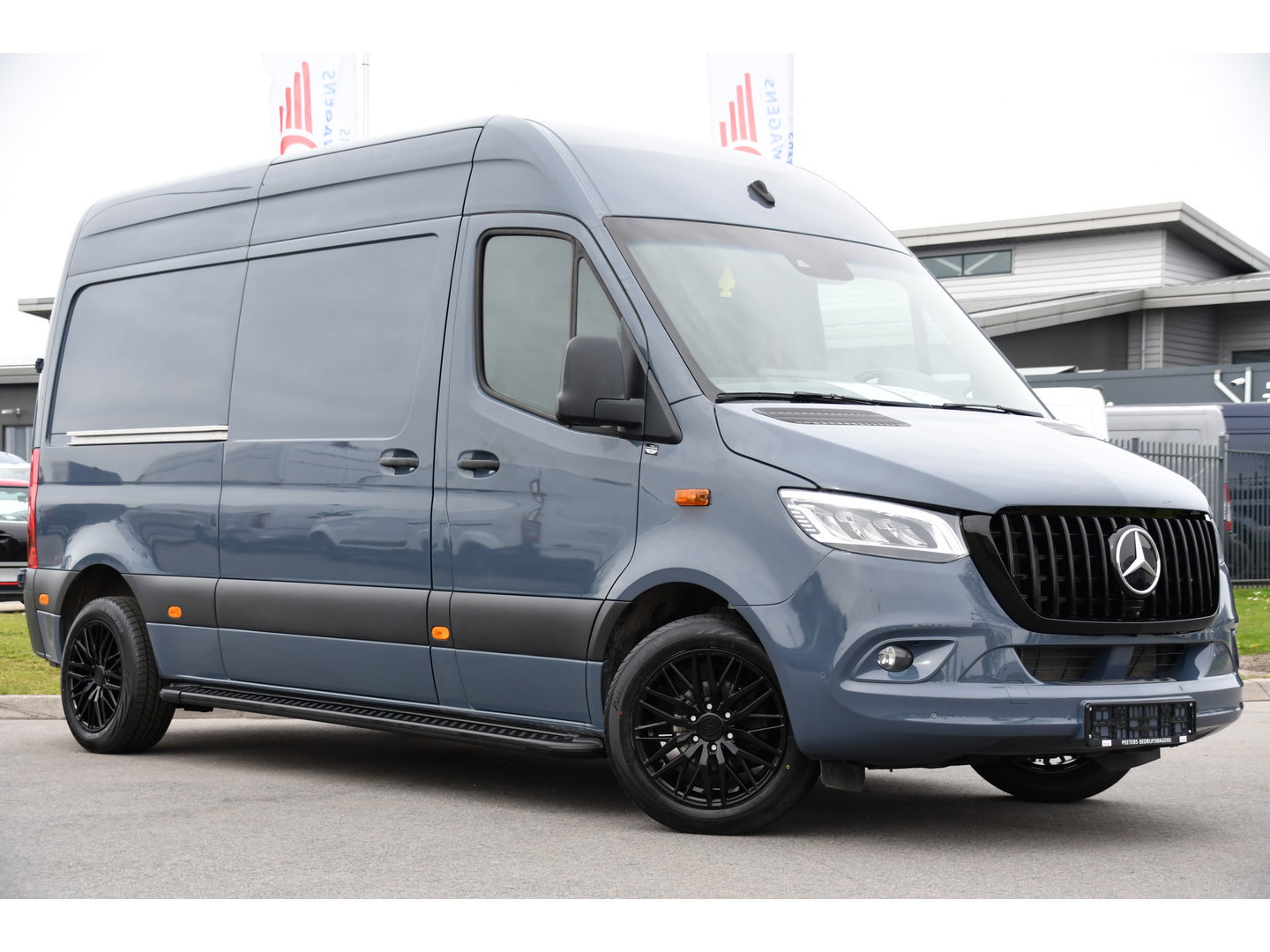 Mercedes-Benz Sprinter 315 1.9 CDI L2H2 FWD AMG Edition Adaptieve Cruise, Camera, Carplay, 150pk, LED, Dodehoek, Sensoren, Multimedia, Uniek!