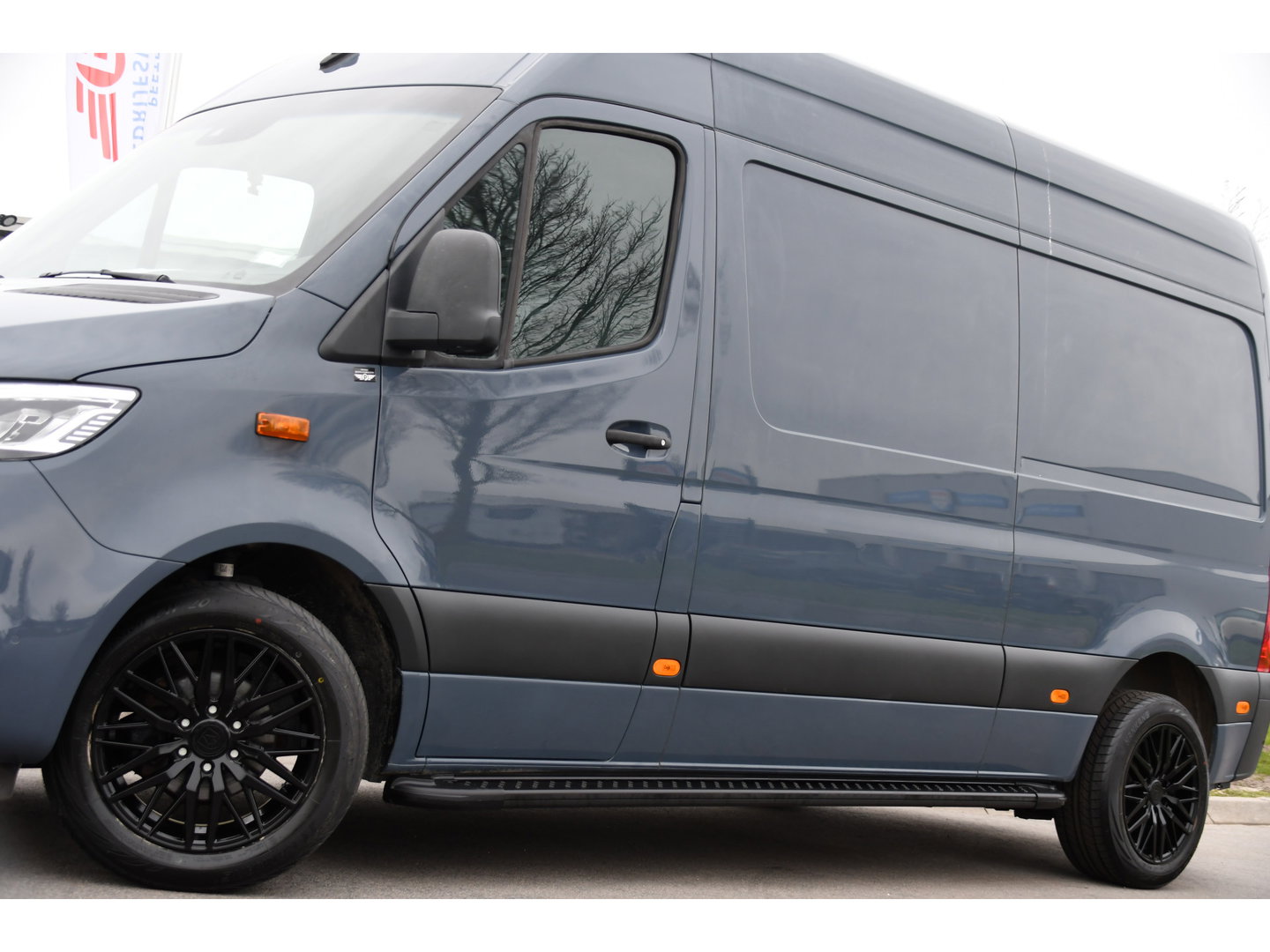 Mercedes-Benz Sprinter 315 1.9 CDI L2H2 FWD AMG Edition Adaptieve Cruise, Camera, Carplay, 150pk, LED, Dodehoek, Sensoren, Multimedia, Uniek!