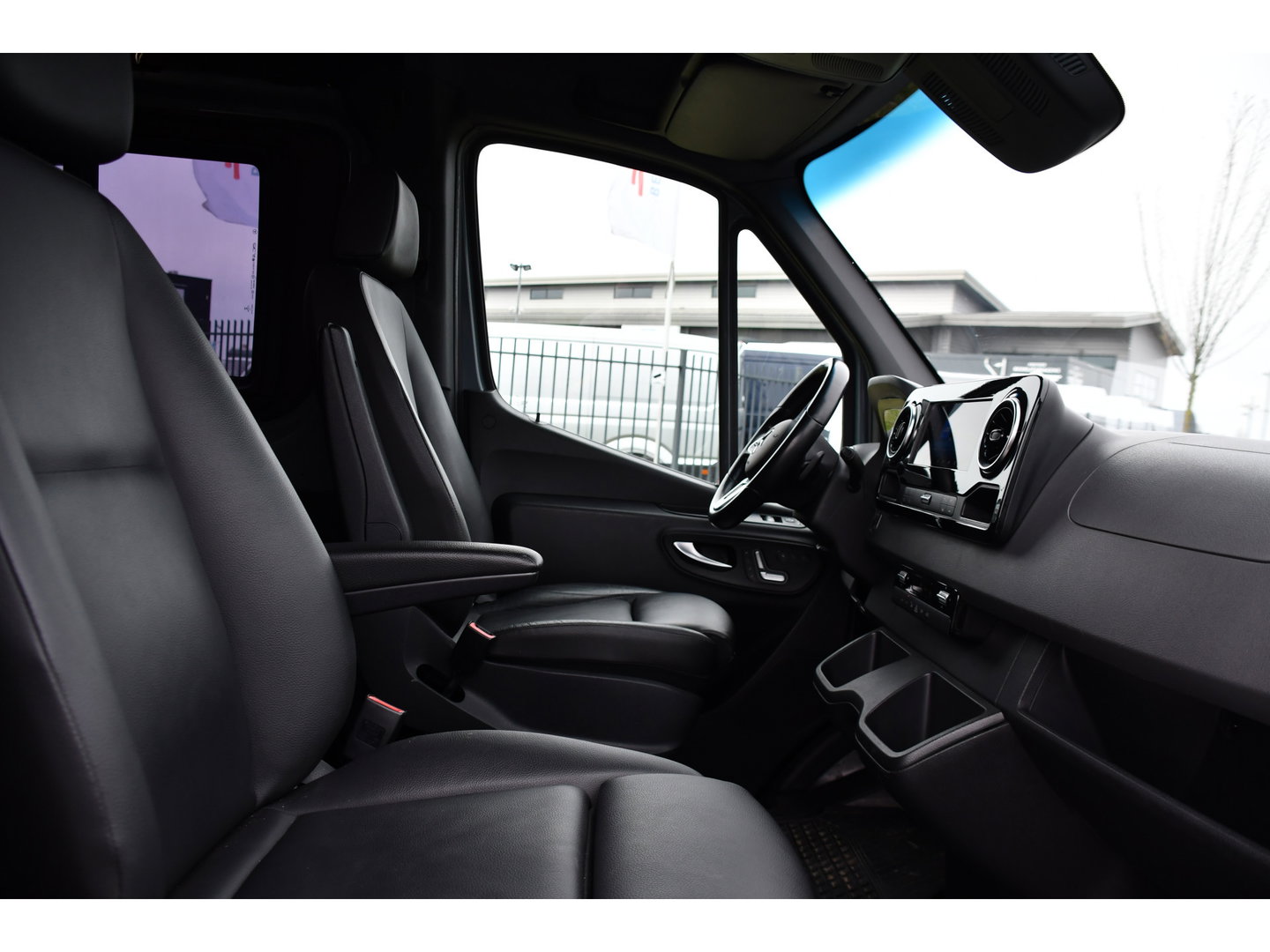 Mercedes-Benz Sprinter 319 V6 3.0 CDI L2H1 DC PB Edition