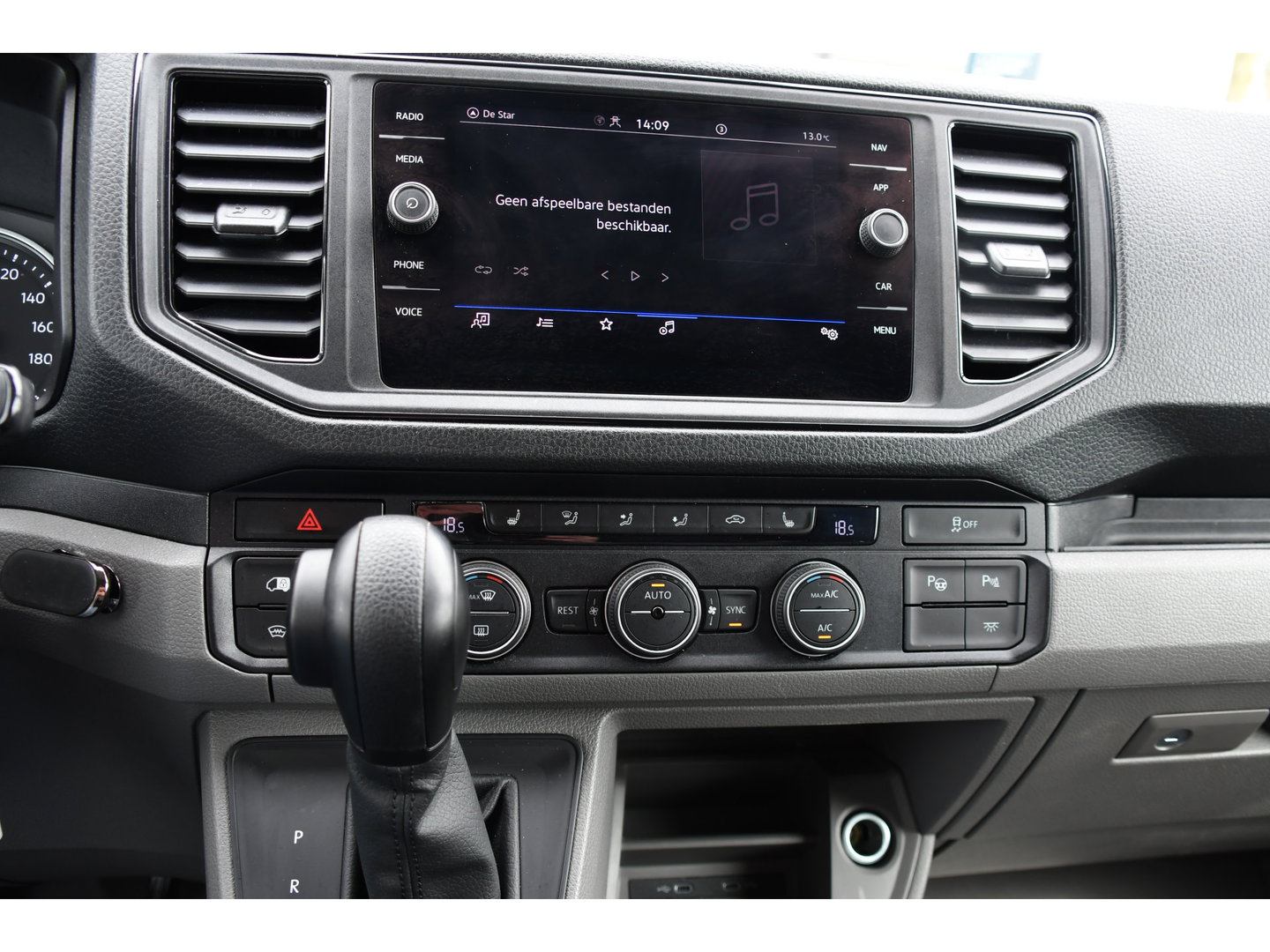 Volkswagen Crafter 35 2.0 TDI L3H3 Highline PB Edition Adaptieve Cruise, Camera, Carplay, LED, Clima, Stoelverwarming, 177pk, Automaat, Leder, Uniek!