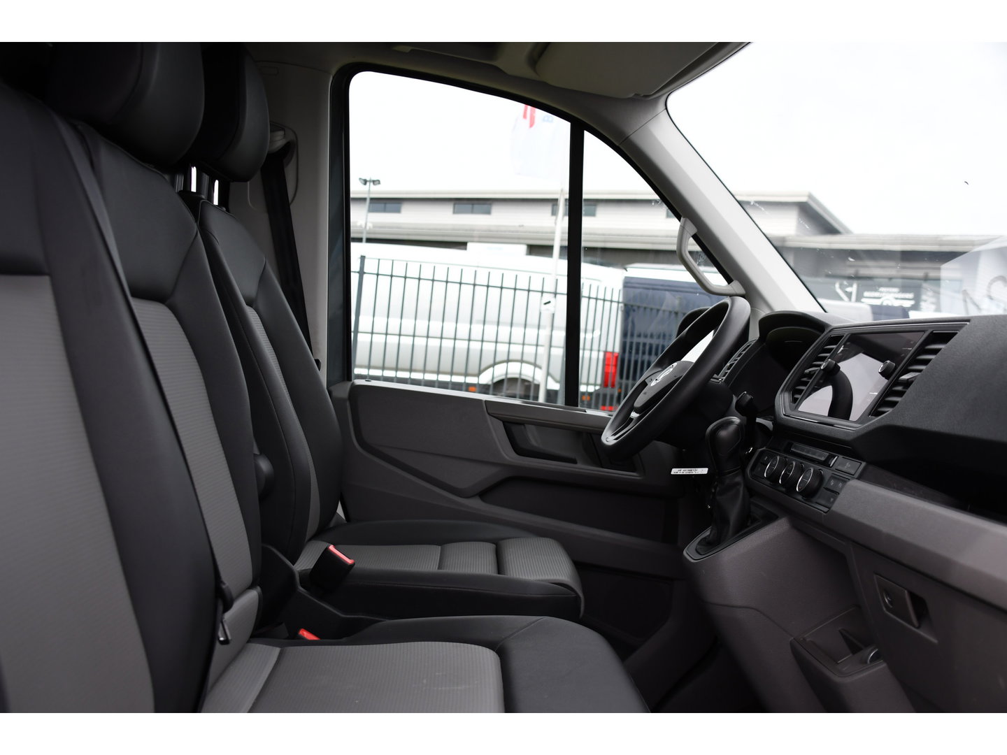 Volkswagen Crafter 35 2.0 TDI L3H3 Highline PB Edition Adaptieve Cruise, Camera, Carplay, LED, Clima, Stoelverwarming, 177pk, Automaat, Leder, Uniek!