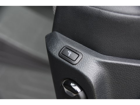 Volkswagen Crafter 35 2.0 TDI L3H3 Highline PB Edition Adaptieve Cruise, Camera, Carplay, LED, Clima, Stoelverwarming, 177pk, Automaat, Leder, Uniek!