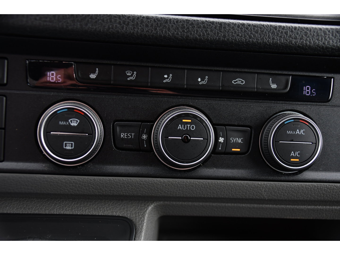 Volkswagen Crafter 35 2.0 TDI L3H3 Highline PB Edition Adaptieve Cruise, Camera, Carplay, LED, Clima, Stoelverwarming, 177pk, Automaat, Leder, Uniek!