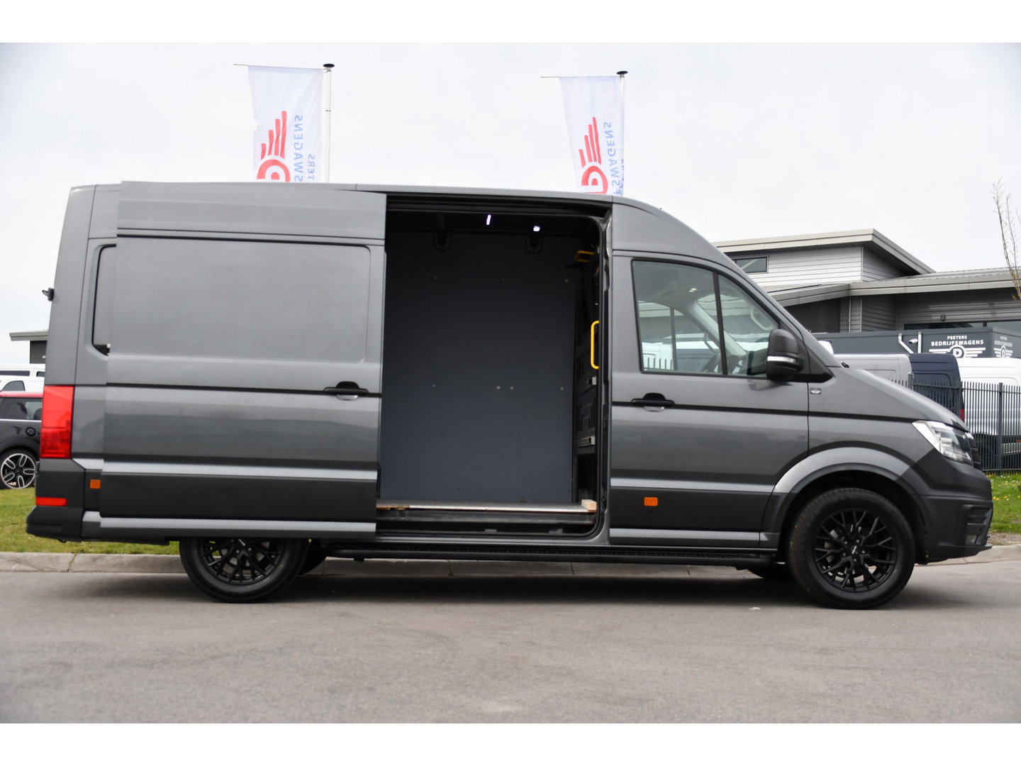 Volkswagen Crafter 35 2.0 TDI L3H3 Highline PB Edition Adaptieve Cruise, Camera, Carplay, LED, Clima, Stoelverwarming, 177pk, Automaat, Leder, Uniek!