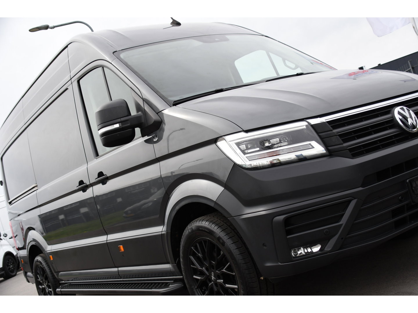 Volkswagen Crafter 35 2.0 TDI L3H3 Highline PB Edition Adaptieve Cruise, Camera, Carplay, LED, Clima, Stoelverwarming, 177pk, Automaat, Leder, Uniek!