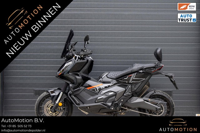 Honda X-ADV - 750 | Akra | Mistlampen | Valbeugels |  Custom zadel