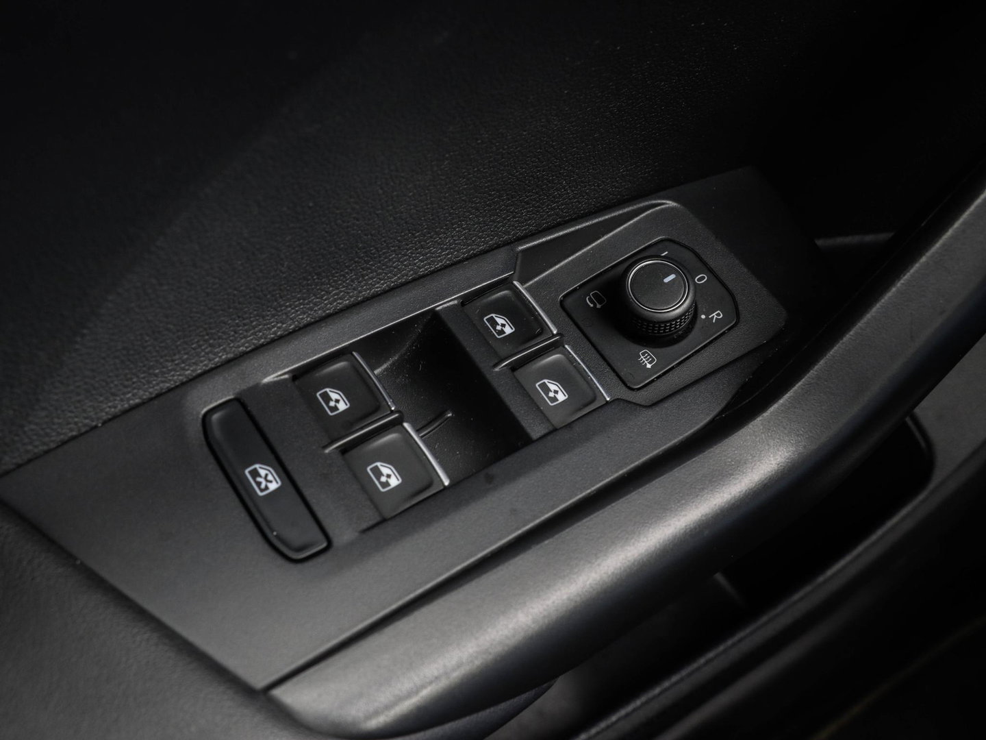 Volkswagen T-Cross 1.0 TSI Style DSG 110PK | Trekhaak | Navigatie