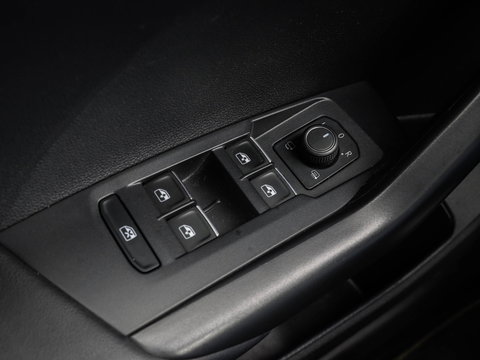 Volkswagen T-Cross 1.0 TSI Style DSG 110PK | Trekhaak | Navigatie