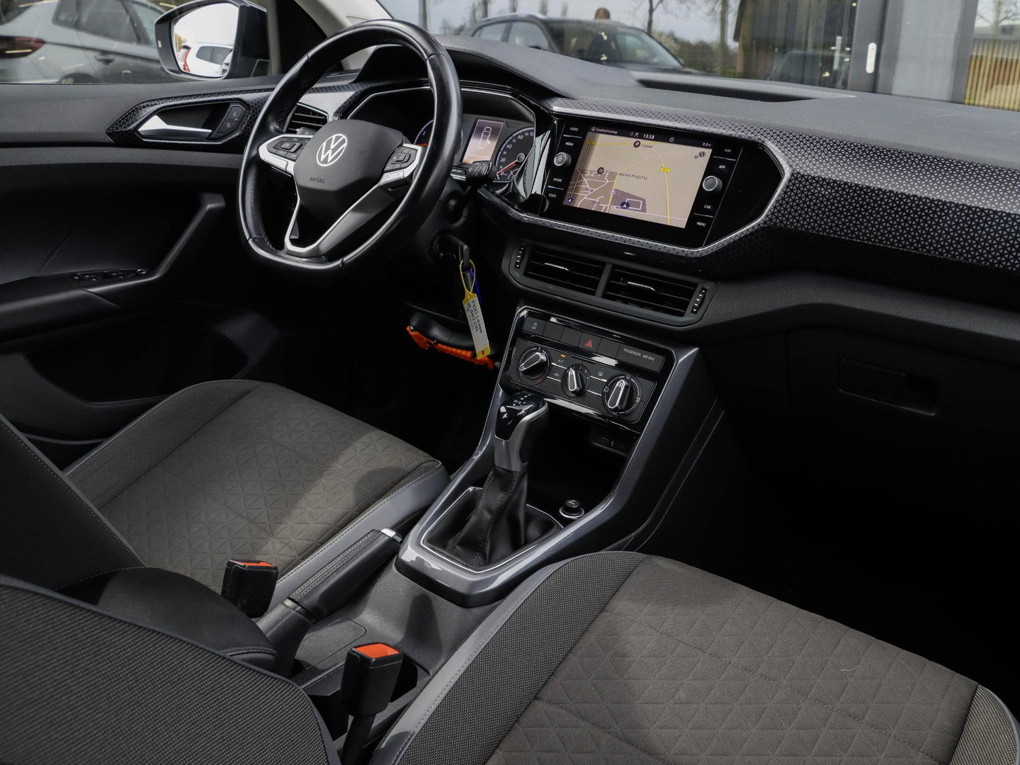 Volkswagen T-Cross 1.0 TSI Style DSG 110PK | Trekhaak | Navigatie