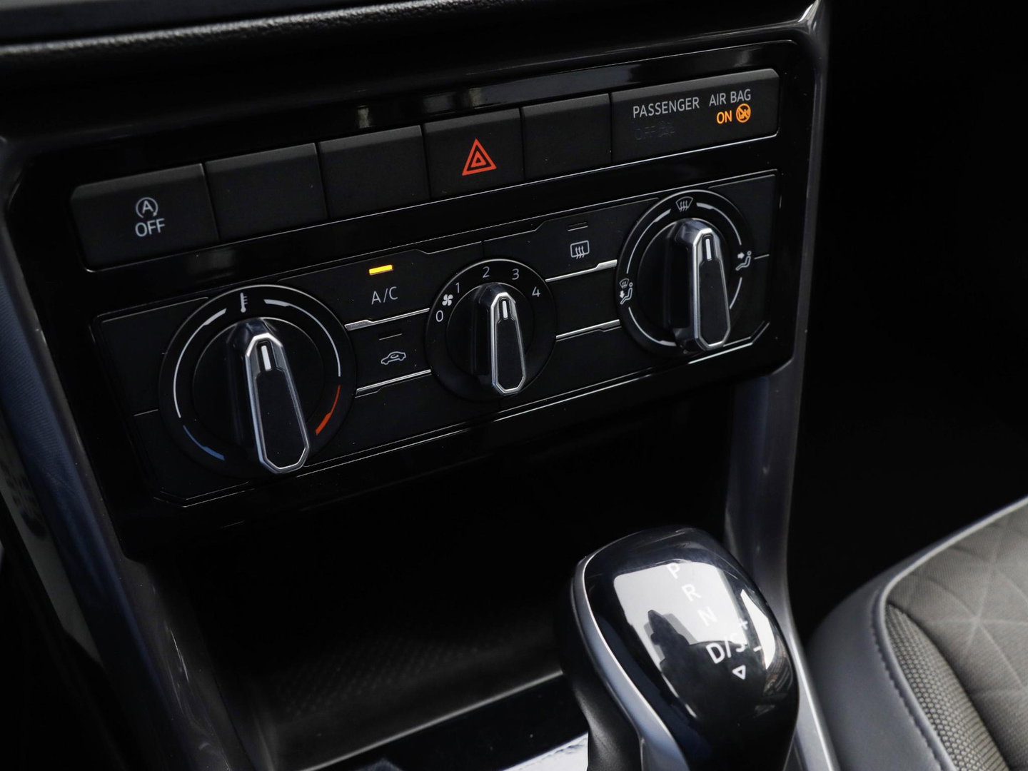 Volkswagen T-Cross 1.0 TSI Style DSG 110PK | Trekhaak | Navigatie