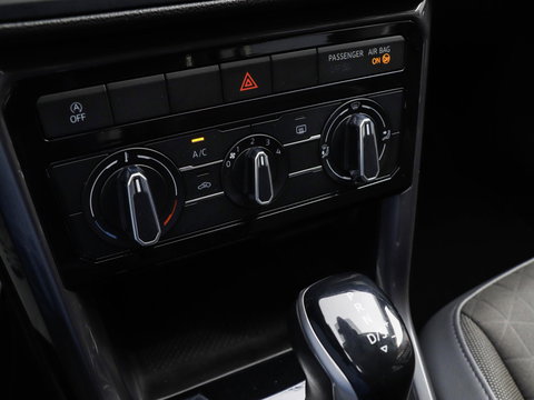 Volkswagen T-Cross 1.0 TSI Style DSG 110PK | Trekhaak | Navigatie