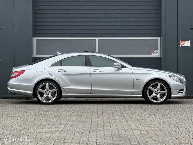 Mercedes-Benz CLS - 350 AMG pakket NL-auto/Led/Dak/Nav/Ambi/Nachtzicht