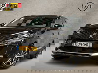 Peugeot 5008 - 1.2 PureTech Allure Sport 7 Persoons Automaat (APPLE CARPLAY, GROOT NAVI, LEDER, STOELVERWARMING, 360 CAMERA, SPORTSTOELEN, GETINT GLAS, TREKHAAK, ADAPTIVE CRUISE, NIEUWSTAAT)