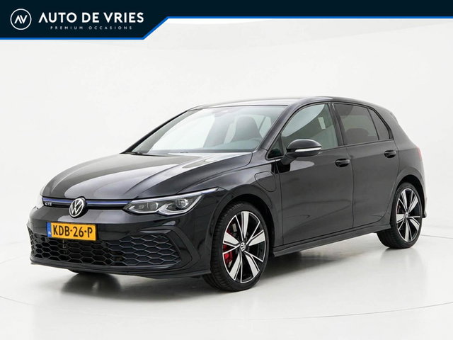 Volkswagen Golf - GTE 1.4 eHybrid 245pk | Navigatie | IQ light | 18 inch LMV | Trekhaak