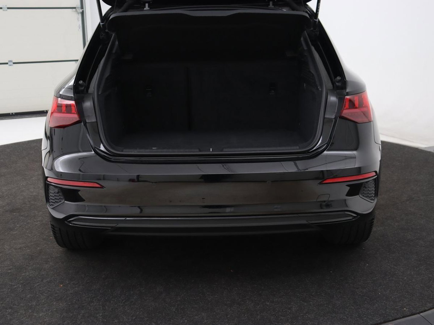 Audi A3 30 TFSI Advanced edition | Panoramadak | Stoelverwarming | Camera | Carplay | Sportstoelen | Navigatie | Full LED | Virtual Cockpit | Getint glas | Climate control | Parkeerhulp | Cruise control