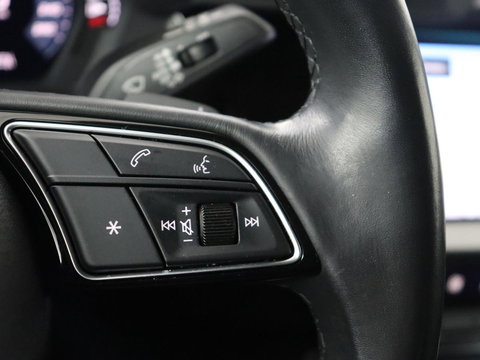 Audi A3 30 TFSI Advanced edition | Panoramadak | Stoelverwarming | Camera | Carplay | Sportstoelen | Navigatie | Full LED | Virtual Cockpit | Getint glas | Climate control | Parkeerhulp | Cruise control