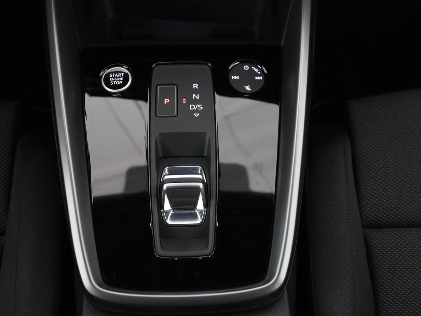 Audi A3 30 TFSI Advanced edition | Panoramadak | Stoelverwarming | Camera | Carplay | Sportstoelen | Navigatie | Full LED | Virtual Cockpit | Getint glas | Climate control | Parkeerhulp | Cruise control