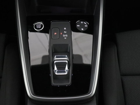 Audi A3 30 TFSI Advanced edition | Panoramadak | Stoelverwarming | Camera | Carplay | Sportstoelen | Navigatie | Full LED | Virtual Cockpit | Getint glas | Climate control | Parkeerhulp | Cruise control