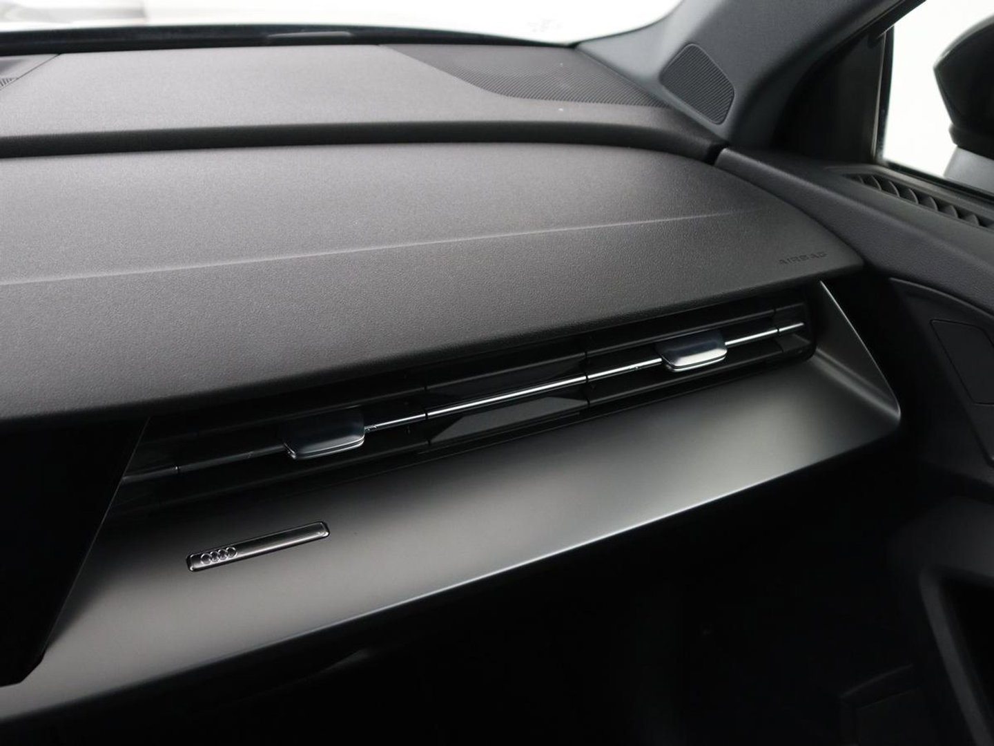 Audi A3 30 TFSI Advanced edition | Panoramadak | Stoelverwarming | Camera | Carplay | Sportstoelen | Navigatie | Full LED | Virtual Cockpit | Getint glas | Climate control | Parkeerhulp | Cruise control