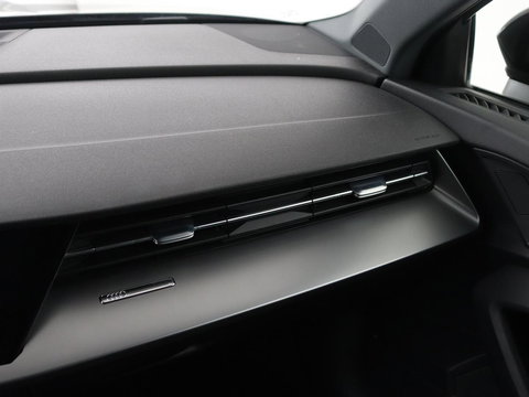 Audi A3 30 TFSI Advanced edition | Panoramadak | Stoelverwarming | Camera | Carplay | Sportstoelen | Navigatie | Full LED | Virtual Cockpit | Getint glas | Climate control | Parkeerhulp | Cruise control