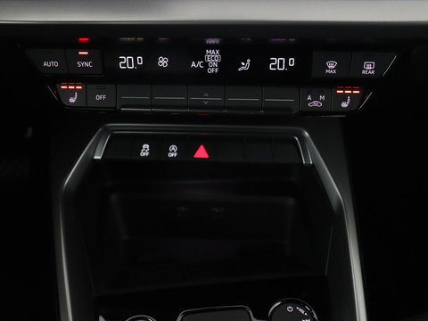 Audi A3 30 TFSI Advanced edition | Panoramadak | Stoelverwarming | Camera | Carplay | Sportstoelen | Navigatie | Full LED | Virtual Cockpit | Getint glas | Climate control | Parkeerhulp | Cruise control