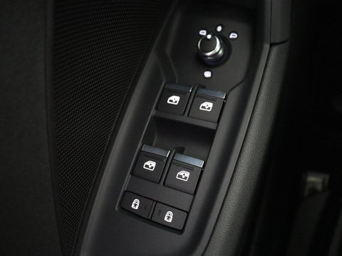 Audi A3 30 TFSI Advanced edition | Panoramadak | Stoelverwarming | Camera | Carplay | Sportstoelen | Navigatie | Full LED | Virtual Cockpit | Getint glas | Climate control | Parkeerhulp | Cruise control