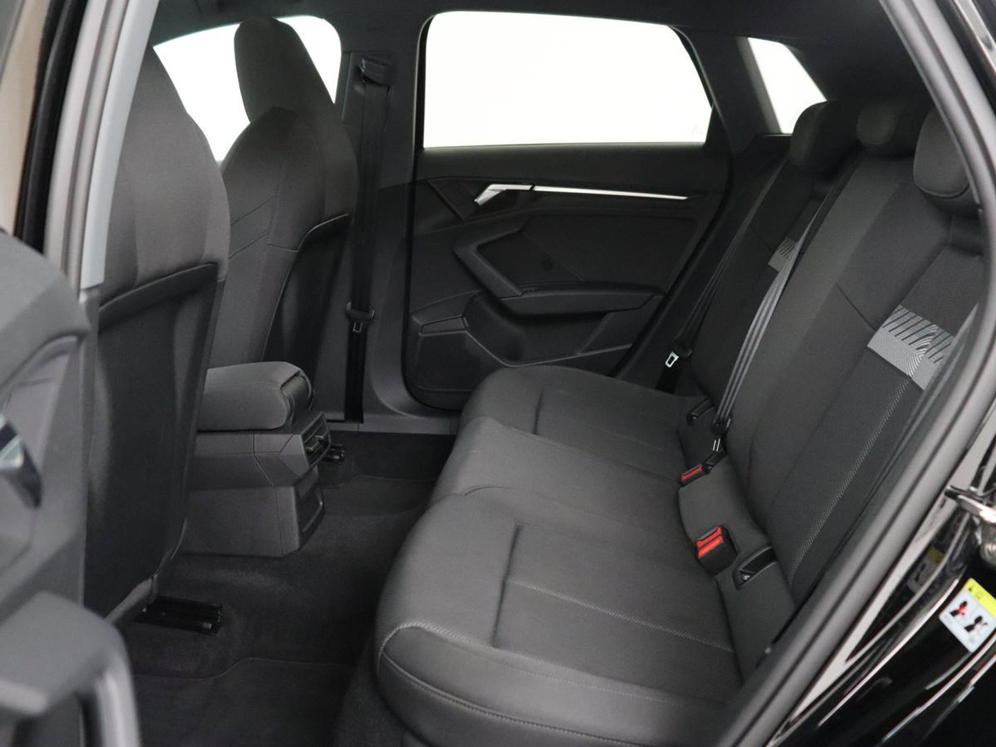 Audi A3 30 TFSI Advanced edition | Panoramadak | Stoelverwarming | Camera | Carplay | Sportstoelen | Navigatie | Full LED | Virtual Cockpit | Getint glas | Climate control | Parkeerhulp | Cruise control