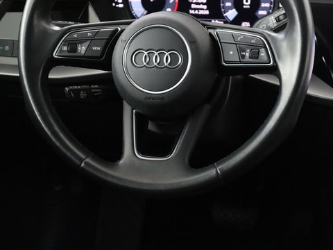Audi A3 30 TFSI Advanced edition | Panoramadak | Stoelverwarming | Camera | Carplay | Sportstoelen | Navigatie | Full LED | Virtual Cockpit | Getint glas | Climate control | Parkeerhulp | Cruise control