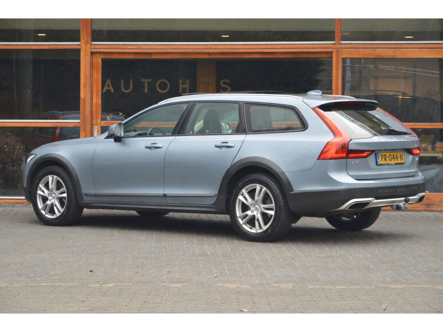 Volvo V90 Cross Country T5 AWD | Panoramadak | Trekhaak 2400KG | Stoelverwarming | Leer | Apple CarPlay | BLIS |